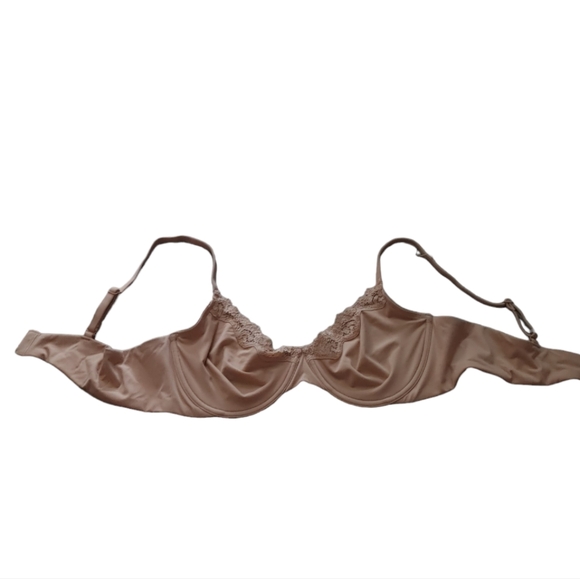 SKIMS Fits Everybody Unlined Lace Scoop Bra - Picture 12 of 14